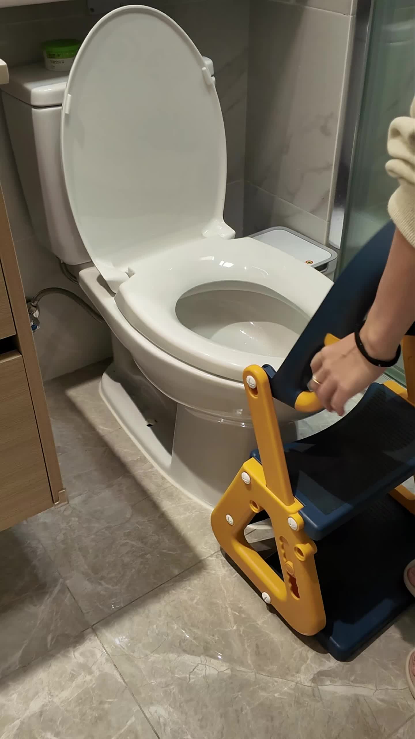 Orzbow 2-IN-1 Kids Potty Training Toilet Seat with Step Stool & Ladder creator video